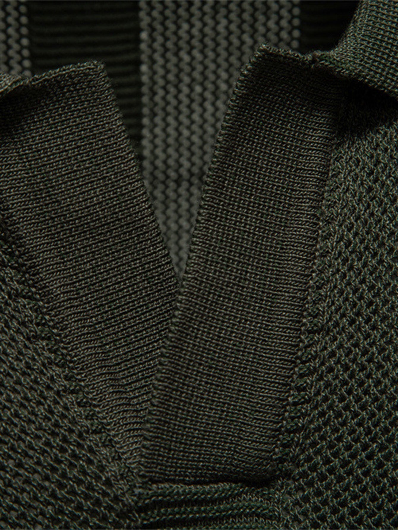 Polo in Maglia Traforata a Righe con Scollo a V - foto 5