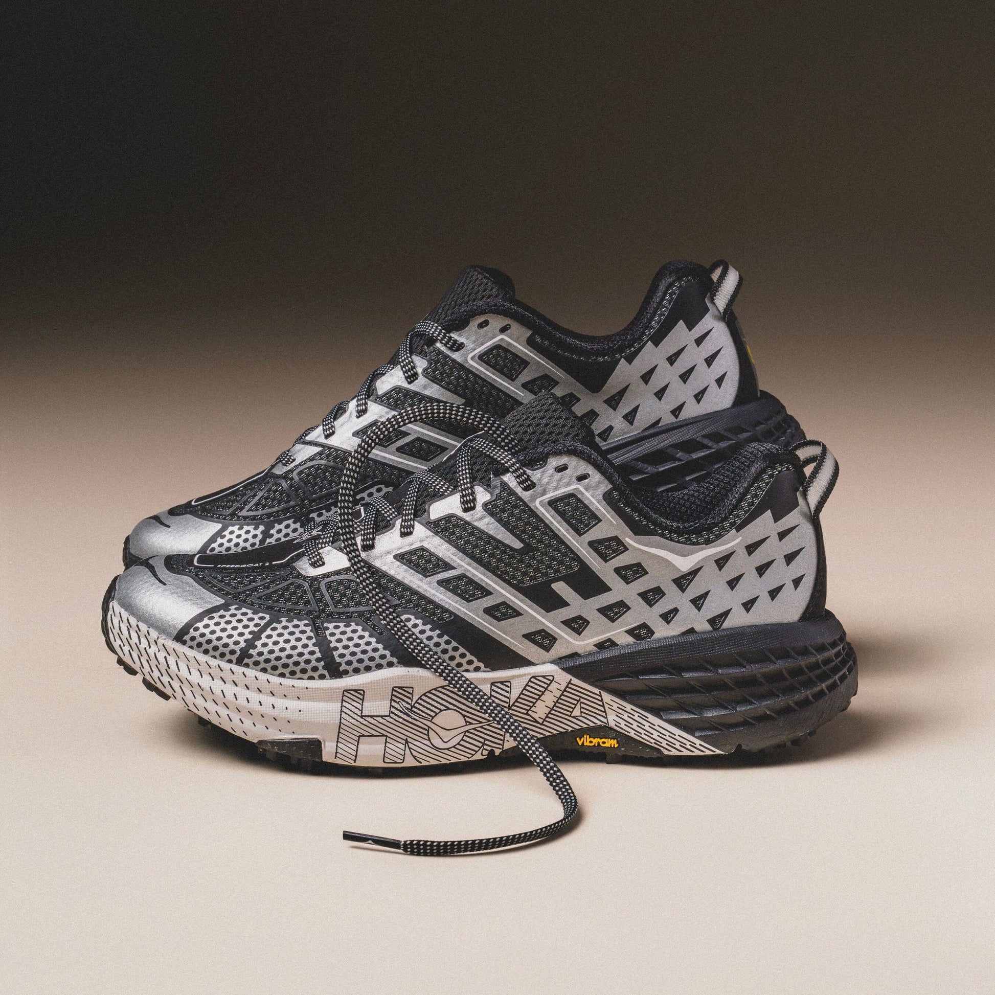 HOKA SpeedGoat 2 "Black/Stardust" — Sneakers Uomo - foto 2
