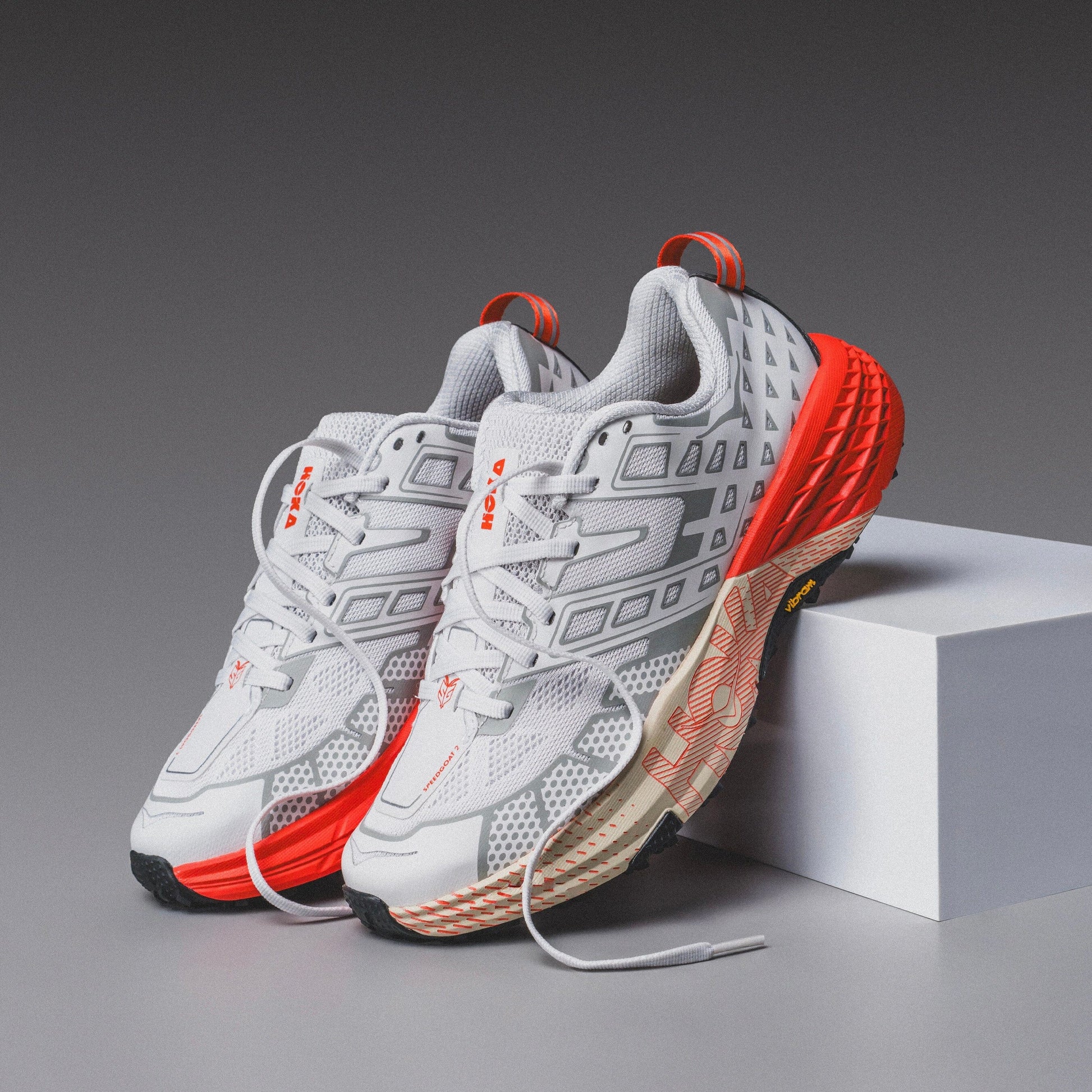 HOKA SpeedGoat 2 "White/Tomato" — Sneakers Uomo - foto 1